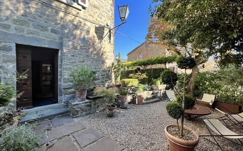 The Architects House: Fabriek, Gebouw, Venster, Bloempot, Weg Oppervlak, Lucht, Kamerplant, Woongebied, Flooring, Onroerend Goed