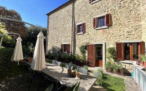 The Architects House: Fabriek, Eigendom, Venster, Gebouw, Lucht, Stoel, Verblijf, Bloempot, Woongebied, Gras