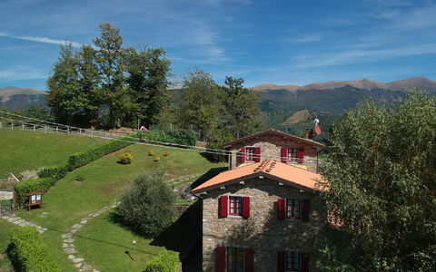 La Vecchia Fornace La Piastra Apartments - Abetone: Wolk, Lucht, Fabriek, Venster, Natuurlijk Landschap, Berg, Helling, Land Lot, Vegetation, Boom