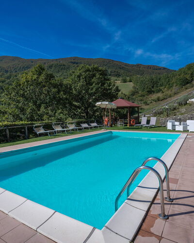 La Vecchia Fornace La Piastra Apartments - Abetone: Water, Lucht, Gebouw, Fabriek, Wolk, Zwembad, Azure, Rechthoek, Boom, Huis