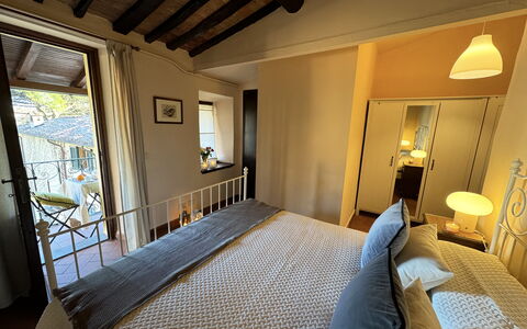 Casa Toto: Bed, Meubilair, Slaapkamer, Interieur Ontwerp, Verdieping, Laken, Bedding, Hout, Flooring, Kamer