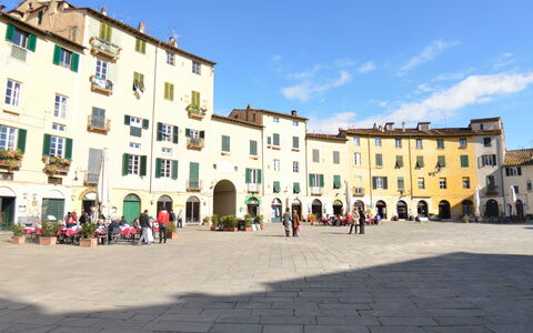 Casa Toto: Stadsplein,  Dorf\, Stad, Openbare Ruimte, Menselijke Nederzetting, Buurt, Gebouw, Plein, Gemengd Gebruik, Stedelijk Ontwerp
