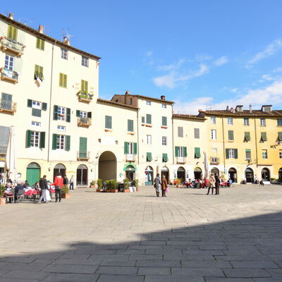Casa Toto: Stadsplein,  Dorf\, Stad, Openbare Ruimte, Menselijke Nederzetting, Buurt, Gebouw, Plein, Gemengd Gebruik, Stedelijk Ontwerp