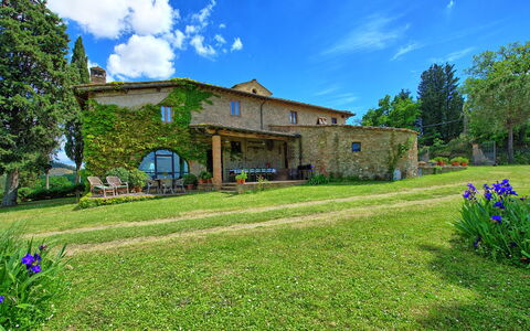 Maggiano: Wolk, Lucht, Fabriek, Eigendom, Gebouw, Boom, Groen, Blauw, Natuurlijke Omgeving, Natuurlijk Landschap