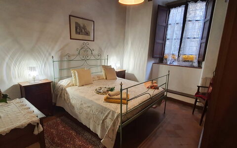 La Colonna: Meubilair, Eigendom, Venster, Gebouw, Fotolijst, Tafel, Hout, Comfort, Textiel, Interieur Ontwerp