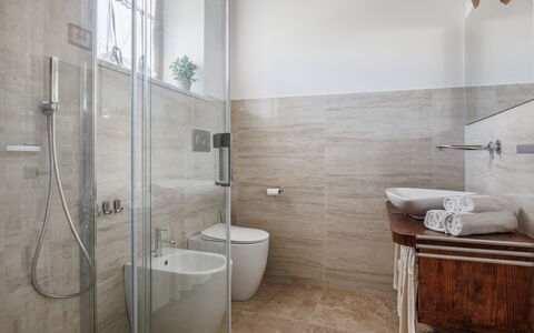 Anilde, Holiday Home with Pool, Wifi, Tuscany: Bruin, Loodgieterswerkinrichting, Gebouw, Kraan, Eigendom, Badkamer, Interieur Ontwerp, Wastafel In De Badkamer