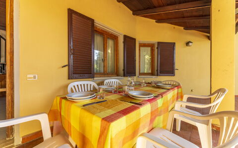 Argentario Giannella Apartment- Orbetello, Toscana: Tafel, Eigendom, Tableware, Gebouw, Interieur Ontwerp, Hout, Architectuur, Venster, Stoel, Bord