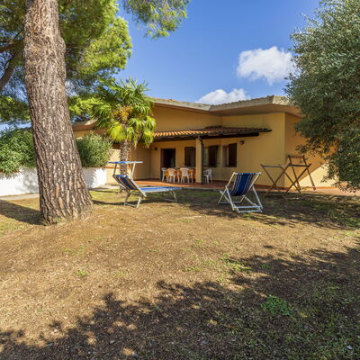 Argentario Giannella Apartment- Orbetello, Toscana: Fabriek, Gebouw, Eigendom, Lucht, Venster, Boom, Schaduw, Land Lot, Huis, Wolk