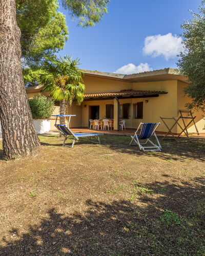 Argentario Giannella Apartment- Orbetello, Toscana: Fabriek, Gebouw, Eigendom, Lucht, Venster, Boom, Schaduw, Land Lot, Huis, Wolk