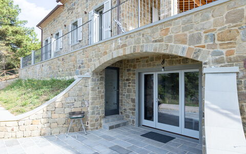 Villa Luana: Eigendom, Gebouw, Venster, Fabriek, Deur, Boom, Metselwerk, Steen, Facade