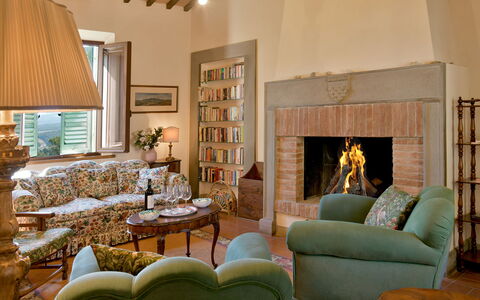 Torre Di Montelopio: Eigendom, Meubilair, Fabriek, Tafel, Bankstel, Fotolijst, Woonkamer, Verlichting, Hout, Interieur Ontwerp