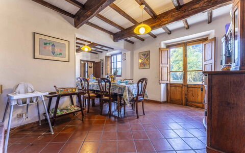 Casale Il Farro - Camaiore, Toscana: Tafel, Meubilair, Fotolijst, Eigendom, Stoel, Venster, Hout, Interieur Ontwerp, Architectuur, Verdieping