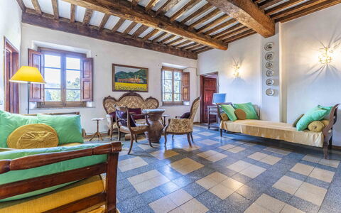 Casale Il Farro - Camaiore, Toscana: Meubilair, Groen, Bankstel, Interieur Ontwerp, Hout, Gebouw, Verlichting, Venster, Woonkamer, Verdieping