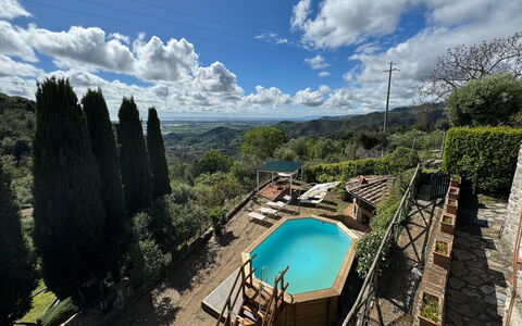 Borgo Bucatra Tramonto: Water, Wolk, Lucht, Watervoorraden, Fabriek, Azure, Gebouw, Zwembad, Zwemwater, Boom