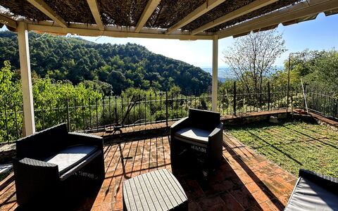 Borgo Bucatra Tramonto: Fabriek, Eigendom, Gebouw, Lucht, Schaduw, Hout, Plantkunde, Veranda, Interieur Ontwerp, Boom