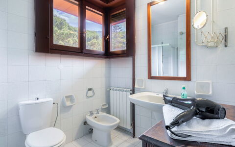 Tenuta De Paoli - Chianni, Pool, Wifi, Privacy, To: Spiegel, Loodgieterswerkinrichting, Kraan, Wastafel, Eigendom, Wastafel In De Badkamer, Purper, Venster, Interieur Ontwerp, Badkamer