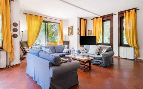 Tenuta De Paoli - Chianni, Pool, Wifi, Privacy, To: Meubilair, Bankstel, Comfort, Gordijn, Azure, Interieur Ontwerp, Tafel, Architectuur, Hout, Woonkamer