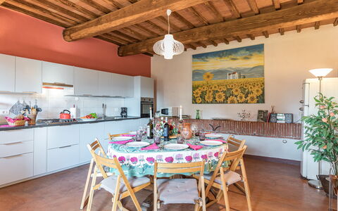 Villa Belvedere: Tafel, Meubilair, Eigendom, Fabriek, Cabinetry, Stoel, Interieur Ontwerp, Hout, Kamerplant, Gebouw