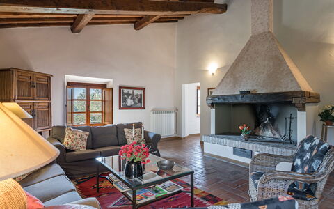 Villa Belvedere: Meubilair, Eigendom, Bankstel, Hout, Interieur Ontwerp, Tafel, Kamerplant, Woonkamer, Gebouw, Verlichting