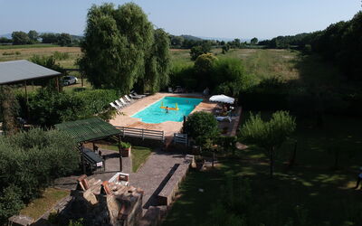 Agribrocca: Fabriek, Water, Lucht, Gebouw, Natuur, Zwembad, Boom, Natuurlijk Landschap, Land Lot, Zwemwater