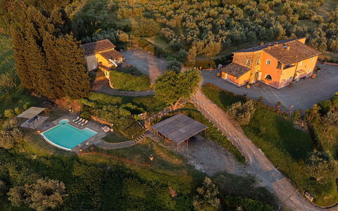 Villa Botinaccio: Watervoorraden, Water, Gebouw, Natuurlijk Landschap, Fabriek, Land Lot, Stedelijk Ontwerp, Biome, Huis, Landschap