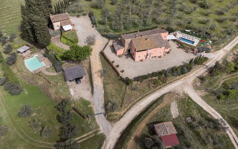 Villa Botinaccio: Gebouw, Eigendom, Land Lot, Stedelijk Ontwerp, Fabriek, Woongebied, Landschap, Buurt, Onroerend Goed, Landelijk Gebied