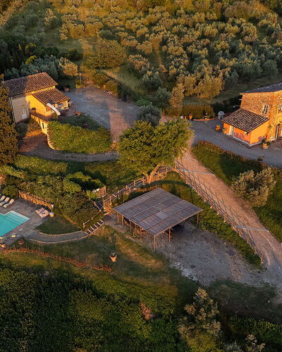 Villa Botinaccio: Watervoorraden, Water, Gebouw, Natuurlijk Landschap, Fabriek, Land Lot, Stedelijk Ontwerp, Biome, Huis, Landschap