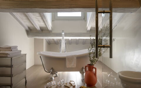 Villa Lilli & Spa: Interieur Ontwerp, Textiel, Stellingen, Hout, Rechthoek, Gebouw, Verdieping, Huis, Flooring, Woonkamer