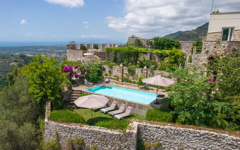 Villa Maestosa - Camaiore, Toscana: Wolk, Lucht, Fabriek, Gebouw, Dag, Eigendom, Zwembad, Boom, Vegetation, Landschap