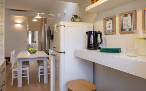 Lucca Old Town Apartment - Lucca, Toscana: Toestel Van De Keuken, Interieur Ontwerp, Meubilair, Keuken, Countertop, Muur, Flooring, Major Appliance, Hout, Plafond