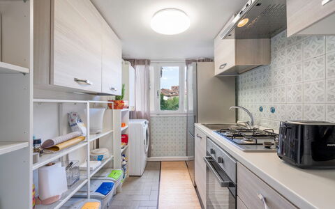 Lucca Old Town Apartment - Lucca, Toscana: Cabinetry, Eigendom, Gebouw, Countertop, Keuken, Wastafel, Huishoudapparatuur, Toestel Van De Keuken, Plank, Fornuis