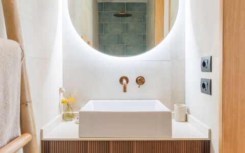 Pendolino Spereto Apartment With Pool, Montaione: Muur, Interieur Ontwerp, Flooring, Hout, Verdieping, Loodgieterswerkinrichting, Badkamer, Huis, Badkamerkast, Verlichting