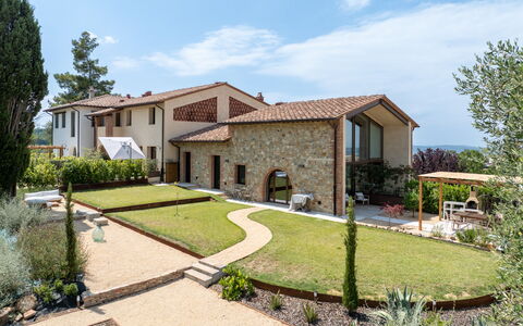 Pendolino Spereto Apartment With Pool, Montaione: Facade, Struik, Huis, Huis, Tuin, Dak, Landgoed, Verblijf, Boerderij, Villa