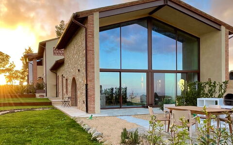 Pendolino Spereto Apartment With Pool, Montaione: Wolk, Lucht, Fabriek, Eigendom, Gebouw, Venster, Schaduw, Hout, Land Lot, Tafel