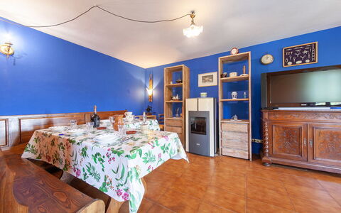 Casa Iris - Versilia, Holiday Home with Pool: Eigendom, Meubilair, Cabinetry, Gebouw, Tafel, Blauw, Verlichting, Hout, Interieur Ontwerp, Flooring