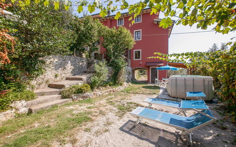 Casa Iris - Versilia, Holiday Home with Pool: Fabriek, Gebouw, Eigendom, Venster, Lucht, Land Lot, Vegetation, Huis, Muur, Buurt