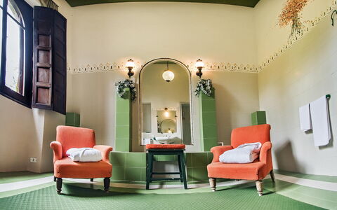 Palazzo Trasimeno: Eigendom, Meubilair, Gebouw, Fabriek, Comfort, Architectuur, Venster, Interieur Ontwerp, Kamerplant, Verdieping