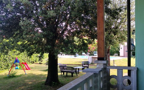 Franco House With Pool: Fabriek, Eigendom, Schaduw, Boom, Hout, Gebouw, Gras, Veranda, Openbare Ruimte, Vrije Tijd