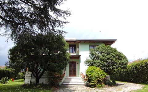 Franco House With Pool: Fabriek, Lucht, Gebouw, Eigendom, Wolk, Venster, Boom, Land Lot, Huis, Landschap