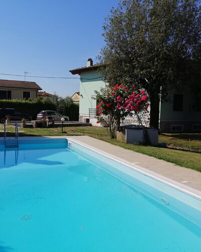 Franco House With Pool: Zwembad, Toevlucht, Vrije Tijd, Hacienda, Buitenmeubels, Backyard, Schaduw, Landgoed, Villa, Thermae