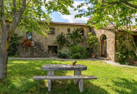 Villa Amiata: Fabriek, Gebouw, Lucht, Natuurlijk Landschap, Boom, Venster, Vegetation, Architectuur, Land Lot, Gras