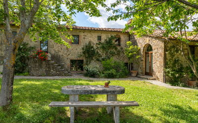 Villa Amiata: Fabriek, Gebouw, Lucht, Natuurlijk Landschap, Boom, Venster, Vegetation, Architectuur, Land Lot, Gras