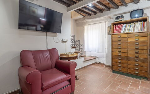 Country House Casalguidi 191 Private Pool: Muur, Interieur Ontwerp, Meubilair, Appartement, Flooring, Huis, Verdieping, Kamer, Plafond, Woonkamer