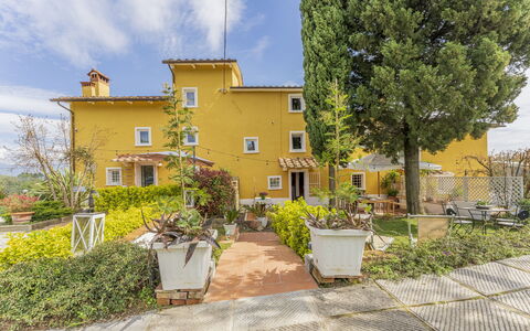 Country House Casalguidi 191 Private Pool: Fabriek, Lucht, Wolk, Gebouw, Venster, Boom, Huis, Land Lot, Bloempot, Weg Oppervlak