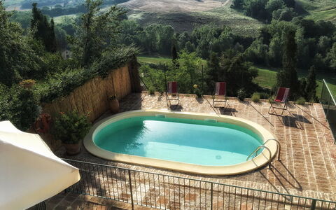 Casa Le Crete: Water, Watervoorraden, Eigendom, Zwembad, Boom, Fabriek, Azure, Gebouw, Zwemwater