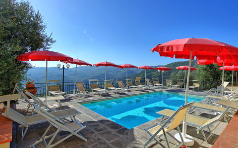 Casalta: Water, Eigendom, Lucht, Meubilair, Zwembad, Paraplu, Azure, Schaduw, Buitenmeubels, Fabriek