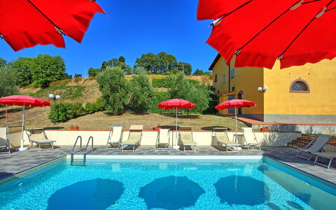 Casalta: Water, Lucht, Eigendom, Fabriek, Blauw, Licht, Zwembad, Azure, Groen, Natuur