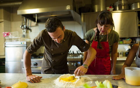 Casalta: Voedsel, Tableware, Tafel, Countertop, Keuken, Koken, Keuken, Toestel Van De Keuken