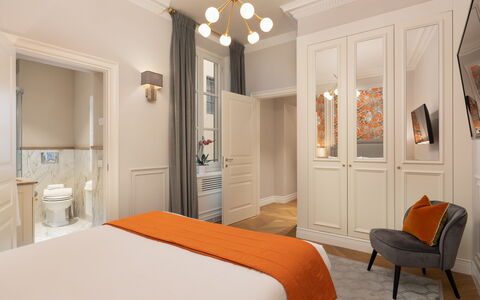 Bargello Penthouse Luxury Apartment in Florence by: Meubilair, Eigendom, Cabinetry, Comfort, Fotolijst, Deur, Hout, Textiel, Oranje, Bed Frame