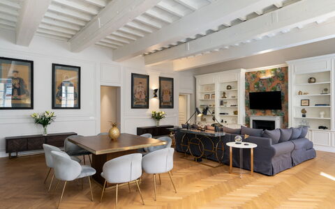 Bargello Penthouse Luxury Apartment in Florence by: Fotolijst, Tafel, Meubilair, Fabriek, Interieur Ontwerp, Verlichting, Kamerplant, Flooring, Woonkamer, Bankstel
